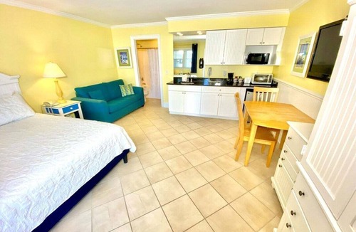 Atlantic Beach Hotel | Pet-friendly, 3 Blocks to Beach, Pool, #203