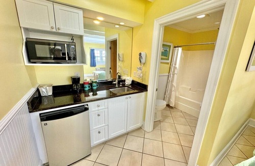 Atlantic Beach Hotel | Pet-friendly, 3 Blocks to Beach, Pool, #206