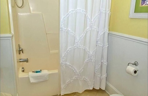 Atlantic Beach Hotel | Pet-friendly, 3 Blocks to Beach, Pool, #301