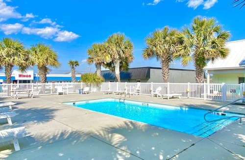 Atlantic Beach Hotel | Pet-friendly, 3 Blocks to Beach, Pool, #301