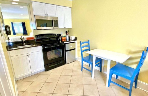 Atlantic Beach Hotel | Pet-friendly, 3 Blocks to Beach, Pool, #405
