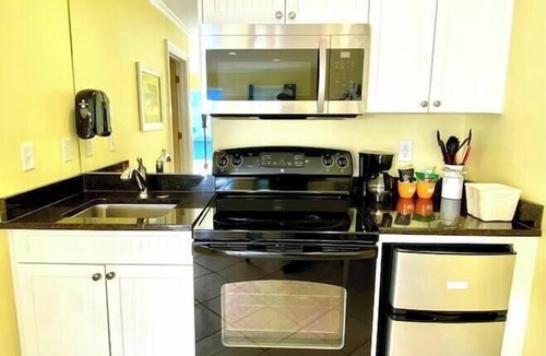 Atlantic Beach Hotel | Pet-friendly, 3 Blocks to Beach, Pool, #405