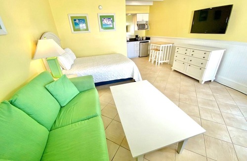 Atlantic Beach Hotel | Pet-friendly, 3 Blocks to Beach, Pool, #207