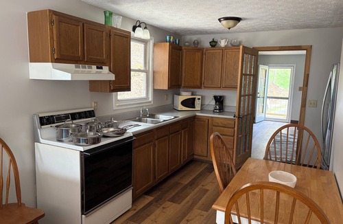 Hampton House | Pet-friendly 3-bedroom house in Hampton, Tennessee