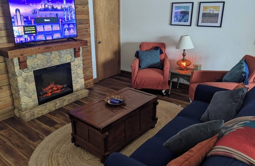 Government Camp Ski Chalet | Pet-Friendly 3-bedroom chalet with AC in charming Government Camp