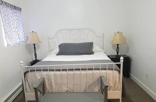 Layton House | Pet Friendly 3bd/2ba city retreat & Waffles