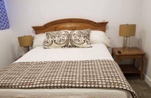 Layton House | Pet Friendly 3bd/2ba city retreat & Waffles