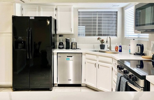 Glendale House | Pet-Friendly 3BR Glendale Stay w/Fenced Yard