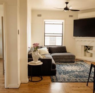 Tighes Hill House | Pet-Friendly 3BR Home with Workspace & Creek Views