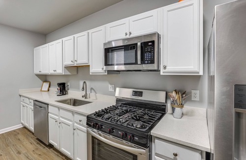 Downtown Baltimore House | Pet-Friendly 3BR Rowhouse: Walk to Patterson Park!
