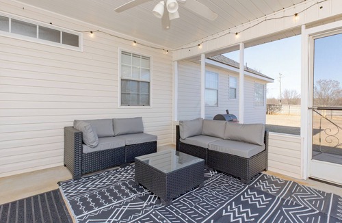 Warner Robins House | Pet Friendly 3BR | Fenced Yard + Near RAFB