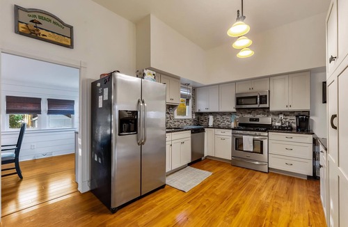 Town Bank House | Pet Friendly 4 Bedroom House in North Cape May