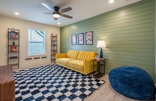 Emerson House | Pet-Friendly 4BR 5 Min to LakePoint with TV Room