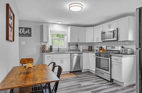 West Mifflin House | Pet-friendly 4br Near Kennywood & Pittsburgh 4 Bedroom Home