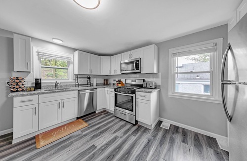 West Mifflin House | Pet-friendly 4br Near Kennywood & Pittsburgh 4 Bedroom Home