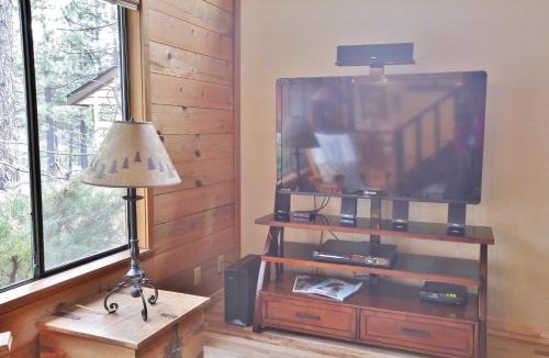 Overlook Park House | Pet Friendly 8 Leisure Home