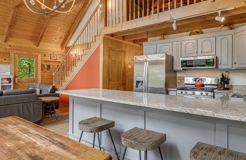 Fairview Cabin | Pet-Friendly A-Frame w/Hot Tub, Fenced Yard + Biltmore Pass – Near Asheville