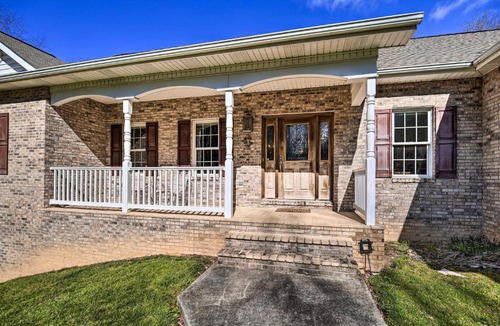 Abingdon House | Pet-Friendly Abingdon Abode w/Yard & Grill!
