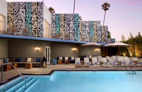 Ocean Park House | Pet-friendly Accommodations near Famous Venice Beach - Outdoor Pool