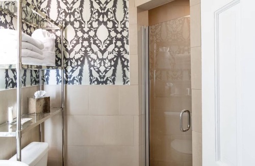 Historic District Hotel | Pet-friendly Accommodation at Historic Inns of Annapolis | 0.3 mi to State House
