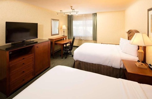 Wenatchee Hotel | Pet-friendly Accommodation with Outdoor Pool, Free Parking, Spacious Unit!