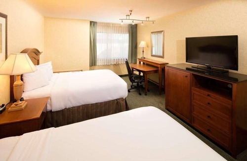 Wenatchee Hotel | Pet-friendly Accommodation with Outdoor Pool, Free Parking, Spacious Unit!