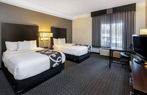 Superstition Springs Hotel | Pet-Friendly Adventure Base with Free Breakfast - Two Rooms