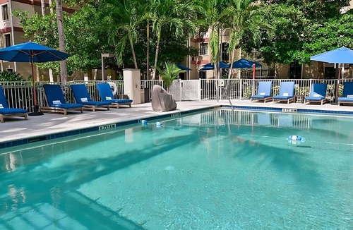 Plantation Apartment | Pet-friendly and Modern 2BR Suite w/Kitchen! Outdoor Pool, FREE Breakfast!