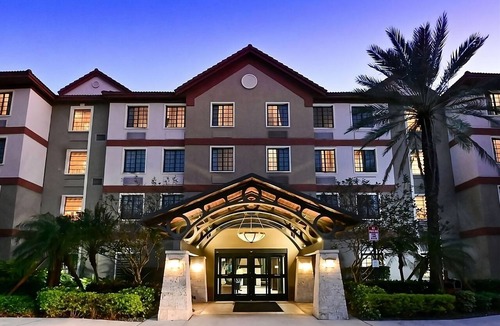 Plantation Apartment | Pet-friendly and Modern 2BR Suite w/Kitchen! Outdoor Pool, FREE Breakfast!