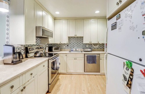 Oyster Harbor House | Pet-Friendly Annapolis Home: Walk to Beach!
