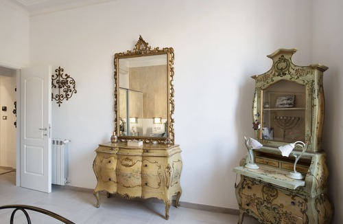 Boccadasse Apartment | Pet-friendly apartment 'Casa delle Sirene a Boccadasse' with Wi-Fi
