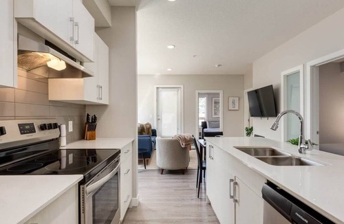 Shaganappi Apartment | Pet Friendly Apartment w/Free Underground Parking