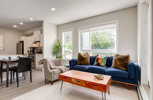 Shaganappi Apartment | Pet Friendly Apartment w/Free Underground Parking