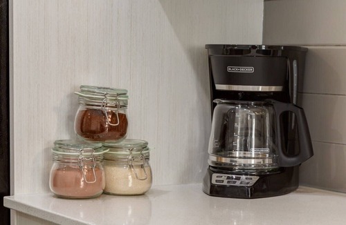 Shaganappi Apartment | Pet Friendly Apartment w/Free Underground Parking