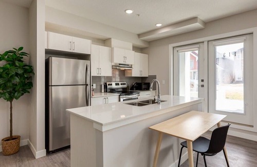 Shaganappi Apartment | Pet Friendly Apartment w/Free Underground Parking
