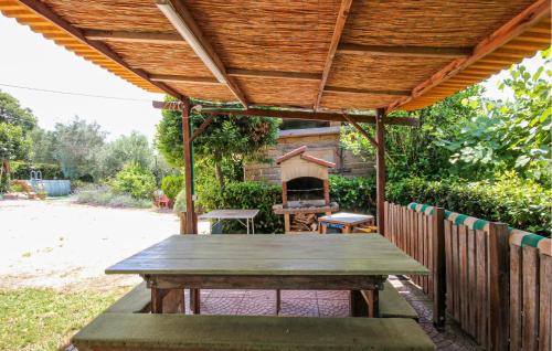 Sacrofano Apartment | Pet Friendly Apartment In Sacrofano With Wifi