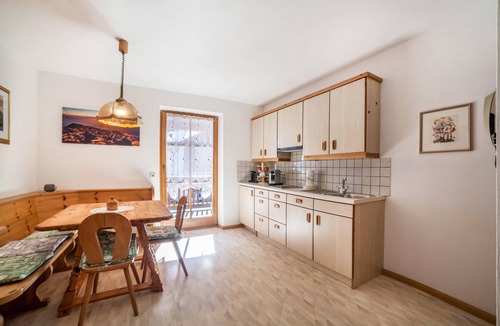 Tesimo Apartment | Pet-Friendly Apartment Urlaub auf dem Bauernhof in Gfrill with Mountain View