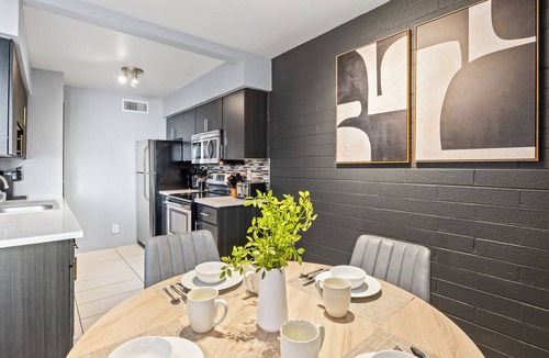 Camelback East Apartment | Pet-Friendly Apartment with Pool & Fitness Center, Near Tempe and Scottsdale