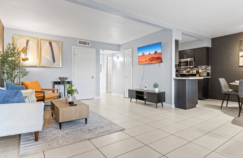 Camelback East Apartment | Pet-Friendly Apartment with Pool & Fitness Center, Near Tempe and Scottsdale