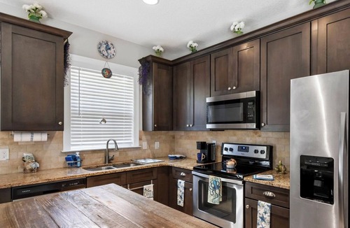 Epworth Acres Cottage | Pet friendly, beautiful mid island cottage only 3 miles from the beach!