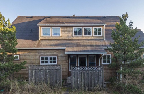 Shorepine Village House | Pet Friendly Beach Home with everything you need to enjoy the Beach!