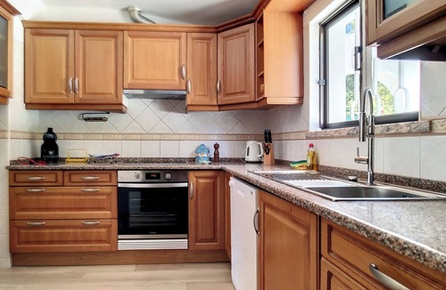 Sesmarias Villa | Pet-Friendly Beautiful Villa Palmeire Galé Beach with WiFi, Balcony, Garden, Terrace & Pool