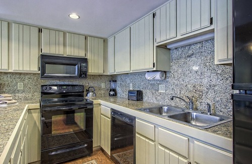The Mountain Club Apartment | Pet-Friendly Blue Ridge Stay w/Resort Perks
