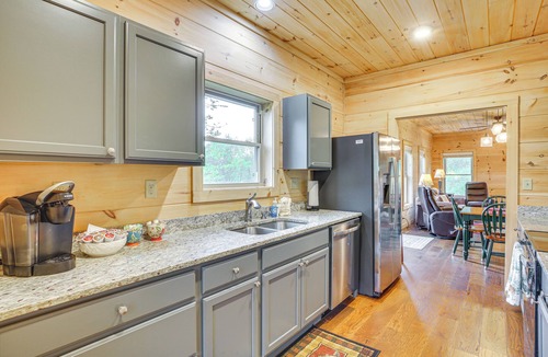 Todd Cabin | Pet-Friendly Boone Cabin w/Mtn Views & Hot Tub!