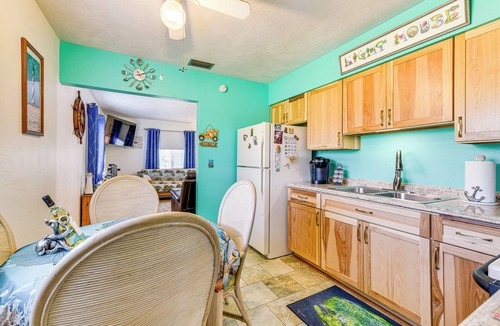 Whitney Beach Cottage | Pet-friendly Bradenton Home ~ 3 Mi to Cortez Beach