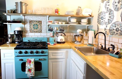Rainbow CDP Cottage | Pet Friendly Breathtaking Cottage with Hot-tub in Rainbow, California