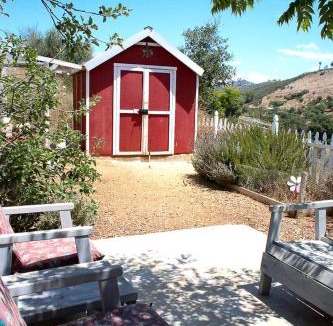 Rainbow CDP House | Pet Friendly Breathtaking Cottage with Great Views and Hot-tub in Rainbow, California