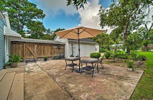 Brenham House | Pet-Friendly Brenham Cottage w/Yard!