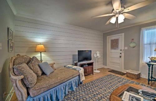 Brenham House | Pet-Friendly Brenham Cottage w/Yard!