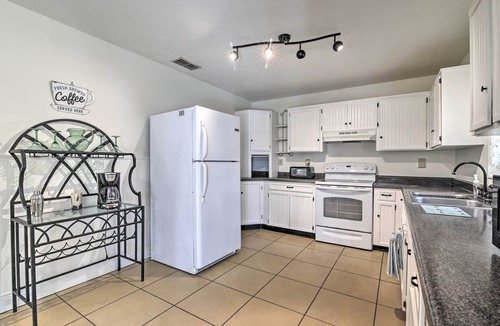 Brooksville Cottage | Pet-Friendly Brooksville Cottage w/Fire Pit!